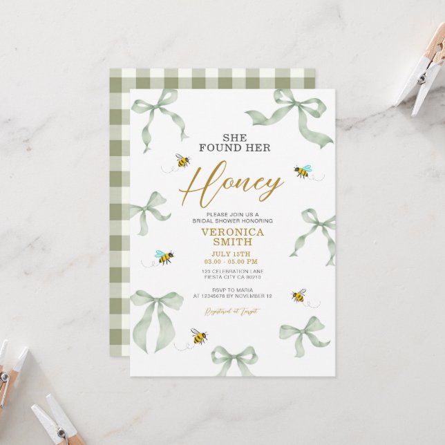 Invitation She Found Her Honey Gingham Bee Bridal Shower (Devant/Arrière en situation)