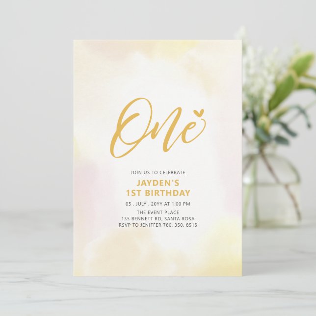 Invitation Simple Coeur Jaune Un 1er Anniversaire Fille Fête  (Debout devant)