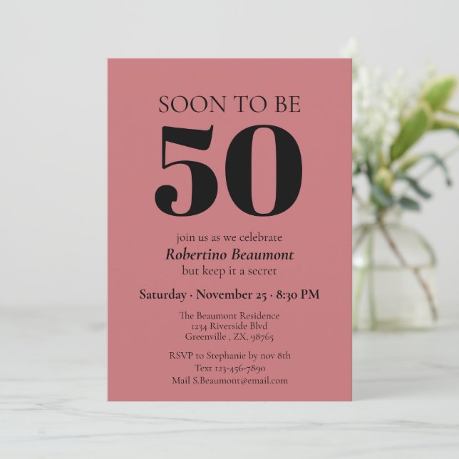 Invitation Simple moderne Red Surprise 50e anniversaire (Debout devant)