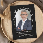 Invitation Simple Photo Arch Black 60e fête d'anniversaire<br><div class="desc">Aussi unique que l'individu célébré, cette invitation moderne à la fête du 60e anniversaire comporte un merveilleux modèle photo en forme d'arc à personnaliser avec la photo de votre honoré. Un arrière - plan en noir classique ajoute une touche moderne au design. Le modèle de texte personnalisé avec du texte...</div>