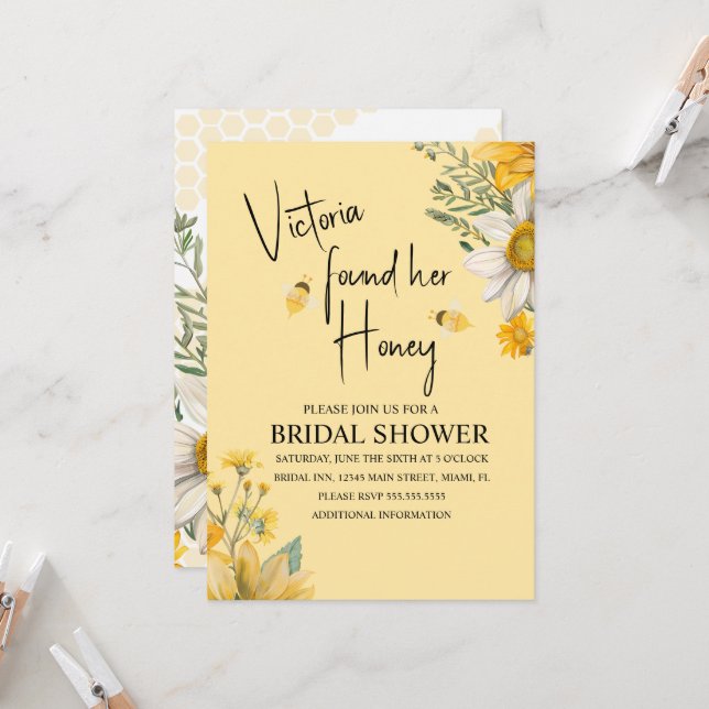 Invitation Simple She’s Found Her Honey Bee Bridal Shower (Devant/Arrière en situation)