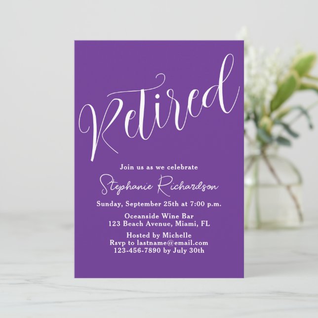 Invitation Simply Modern Script Violet Foncé Retraite (Debout devant)