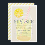 Invitation Sip & Voir Lemonade Mason Jar Baby shower beige<br><div class="desc">Cette mignonne invitation de baby shower "sip & see" sans sexe présente une limonade dans un bocal en maçon sur un arrière - plan beige clair encadré par une bordure blanche. L'envers est orné d'un arrière - plan blanc aux rayures diagonales jaunes. Modifiez la couleur de l'arrière - plan et...</div>