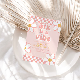 Invitation Six est une Vibe Retro Check Pink Daisy