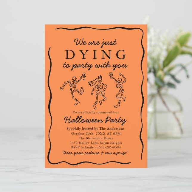 Invitation Skeletons à main orange moderne Halloween Party (Debout devant)