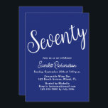 Invitation Soixante-dix Script Navy Blue 70th Birthday Party<br><div class="desc">Simply Modern 70th Birthday Party Invitation Navy Blue Personnalisez cette élégante invitation de fête d'anniversaire Navy Blue avec le nom de la personne célébrant un jour très spécial dans leur vie et customisez tous les détails de la fête d'anniversaire. Un 70e anniversaire est une étape importante à célébrer. Marquez l'occasion...</div>