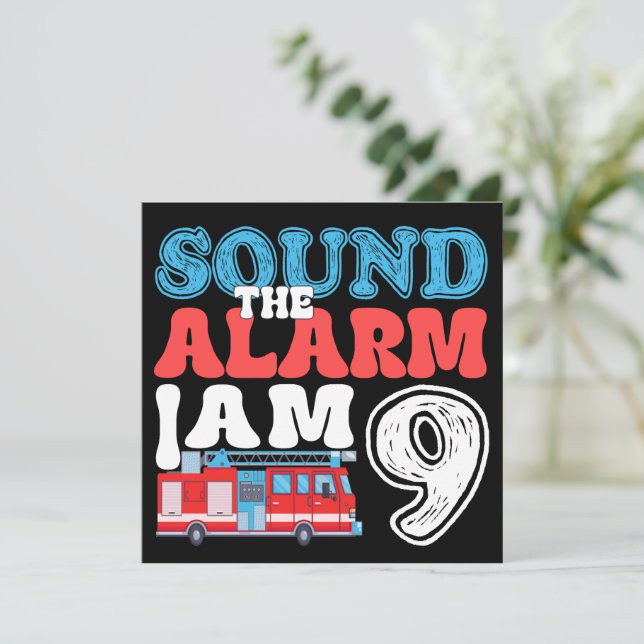 Invitation Son L'alarme Je suis 9 pompier 9e anniversaire (Debout devant)