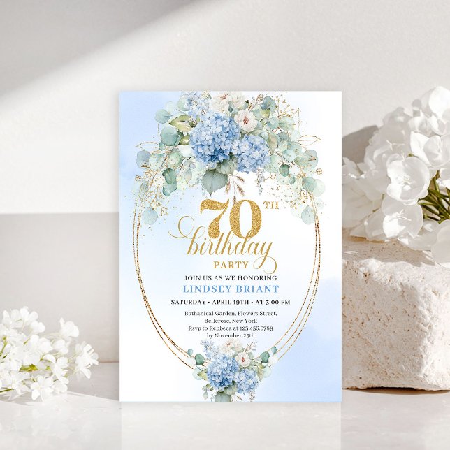 Invitation sophistiquée pour 70e anniversaire avec (Sophisticated 70th Birthday Blue Hydrangea Invitation)