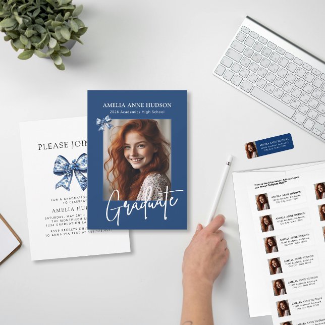 Invitation Stylish Trendy Blue Bows 2026 Graduate Photo (Créateur téléchargé)