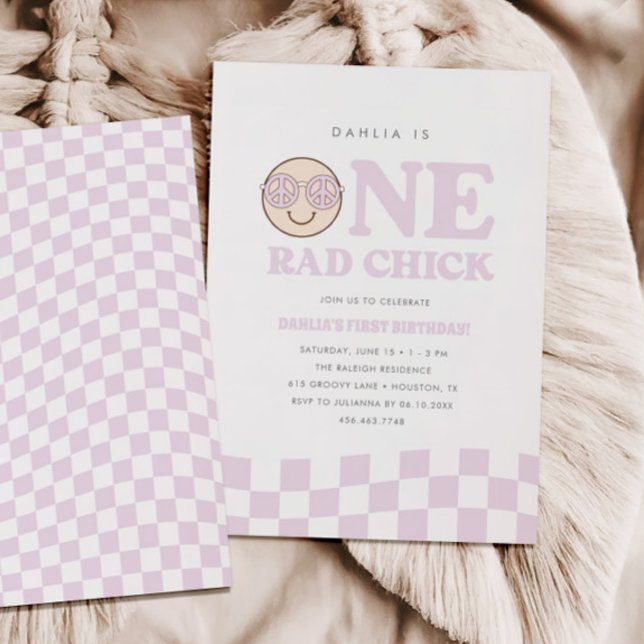 Invitation Super fille À damiers visage heureux | 1er anniver (Créateur téléchargé)