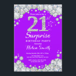 Invitation Surprise 21e anniversaire Diamant mauve et argent<br><div class="desc">Invitation surprise 21e anniversaire. Arrière - plan rouge diamant de Rhénanie violette et argentée. Élégant invitation du Bassin d'Anniversaire. Anniversaire adulte. Les femmes,  anniversaire. Hommes Anniversaire.
Pour plus de personnalisation,  cliquez sur le bouton "Customiser" et utilisez notre outil de conception pour modifier ce modèle.</div>