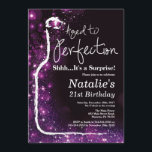 Invitation Surprise 21e anniversaire Vin vieilli à la perfect<br><div class="desc">Surprise 21e Invitation Anniversaire du Vin. Vieilli à Perfection. Parties scintillant noire et violette. Vin rouge. Invitation À La Dégustation De Vins. Champagne Parties scintillant noir et or. 18e 20e 21e 30e 40e 50e 60e 70e 80e 90e 100e, n'importe quel âge. Pour plus de personnalisation, cliquez sur le bouton "Customiser"...</div>