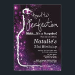 Invitation Surprise 21e anniversaire Vin vieilli à la perfect<br><div class="desc">Surprise 21e Invitation Anniversaire du Vin. Vieilli à Perfection. Parties scintillant noire et violette. Vin rouge. Invitation À La Dégustation De Vins. Champagne Parties scintillant noir et or. 18e 20e 21e 30e 40e 50e 60e 70e 80e 90e 100e, n'importe quel âge. Pour plus de personnalisation, cliquez sur le bouton "Customiser"...</div>