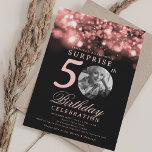 Invitation SURPRISE Photo 50th Birthday Rose Gold Midnight<br><div class="desc">Un design élégant "50th Birthday" soirée avec photo personnalisée,  typographie moderne et un arrière - plan à cordes.</div>