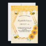 Invitation Sweet 16 bees de bosse tournesol parties scintilla<br><div class="desc">Elégant, amusant, rustique été et automne Sweet 16, 16e anniversaire invitation fête. Un arrière - plan jaune avec un motif de nid d'abeille. Avec un cadre géométrique en faux or et des gouttes de parties scintillant en faux or. Décoré de tournesols jaunes et oranges et d'abeilles bourdonnantes. Personnalisez et ajoutez...</div>