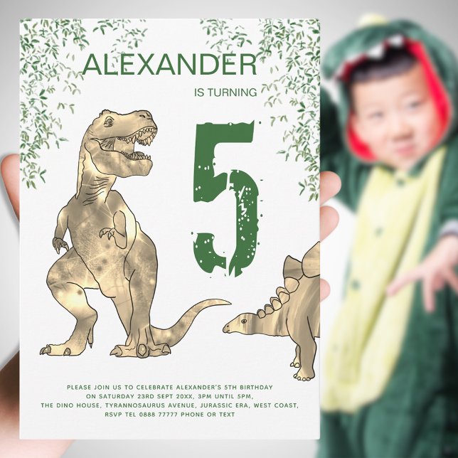 Invitation T-Rex Dinosaur 6e fête d'anniversaire (Dinosaur jungle boys 5th birthday party invitation with T-Rex and Stegosaurus dino modern green)