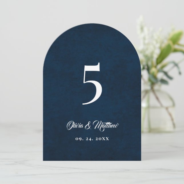 Invitation Table Numéro Simple Moderne Velours Faux Navy   (Debout devant)