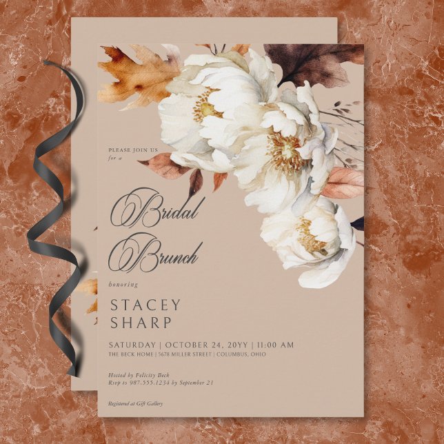 Invitation Tan rustique & Crème Automne Floral & Brunch Feuil (Rustic Tan & Cream Fall Floral & Leaves Brunch Invitation)