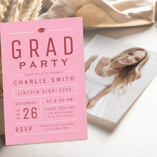 Invitation Taperie de remise de diplôme Moderne Simple Rose R (Pink Red Modern Simple Typography Graduation Party Invitation)