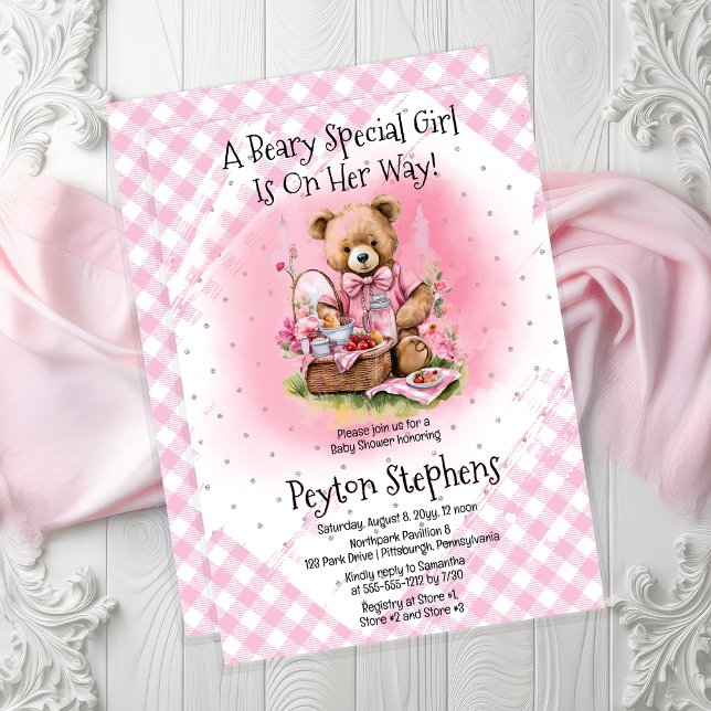 Invitation Teddy Bear Pique-nique Beary Special Girl Baby sho ("A Beary Special Girl Is On Her Way!" Cute Teddy Bear Picnic | Gingham Check Girl Baby Shower Invite)