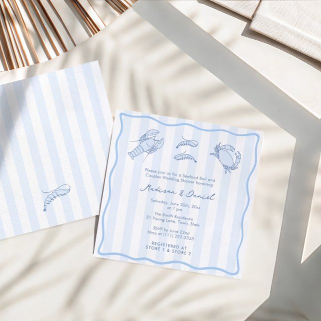 Invitation Tendance de mariage de douche de fruits de mer des (Trendy hand-drawn blue and white seafood boil invitation with modern stripes and wavy border)