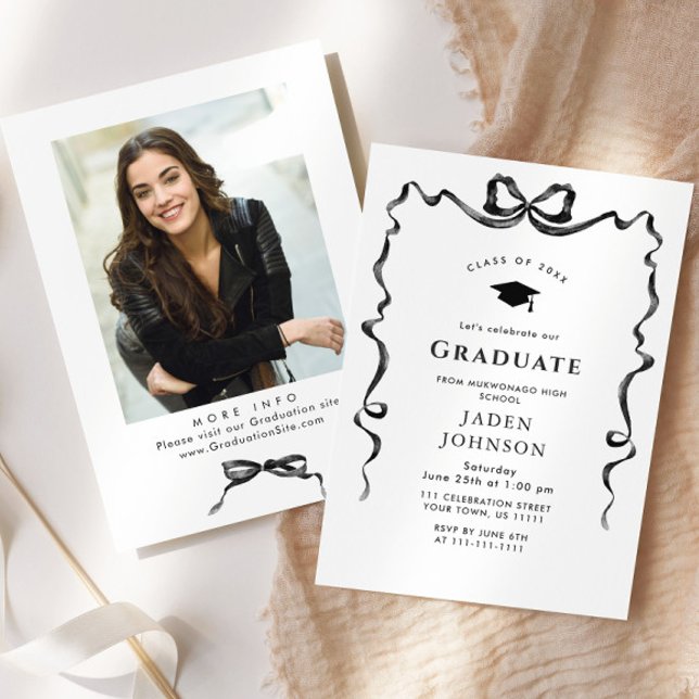 Invitation Tendance Neutral Bow Ribbon Fête de Graduation PHO (Créateur téléchargé)