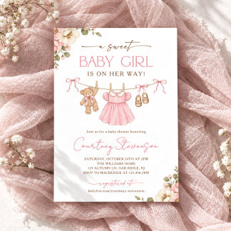 Invitation Tenue bohème pour bébé fille sur un fil à linge Ba