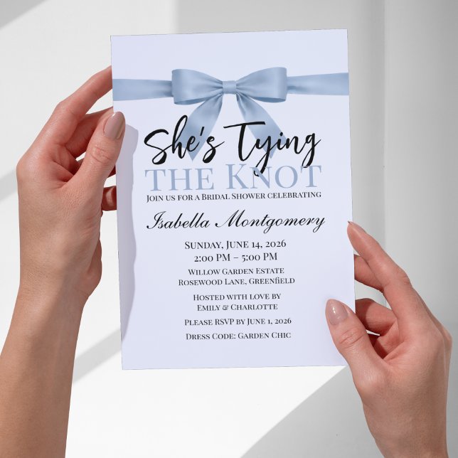 Invitation Thème « Elle noue le nœud » Ruban bleu clair (She’s Tying the Knot Theme Light Blue Bow Invitation
)
