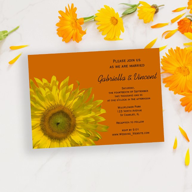 Invitation Tournesol jaune sur Mariage orange (Set the tone for your summer marriage with the cheerful Sunflower on Orange Wedding Invitation.)