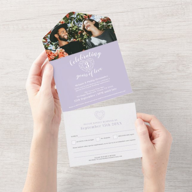Invitation Tout En Un 3ème anniversaire de mariage cristal violet RSVP p (Déchirure)