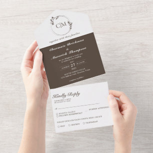 Invitation Tout En Un Arrondi classique foncé Brown noyer Mariage Monogr