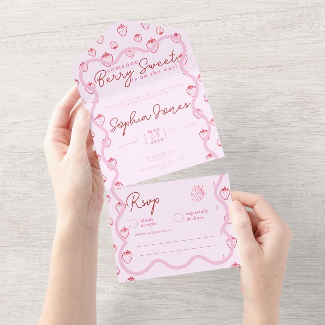 Invitation Tout En Un Baby shower de fille douce aux fraises rose (zazzle berry sweet theme baby shower invitations)
