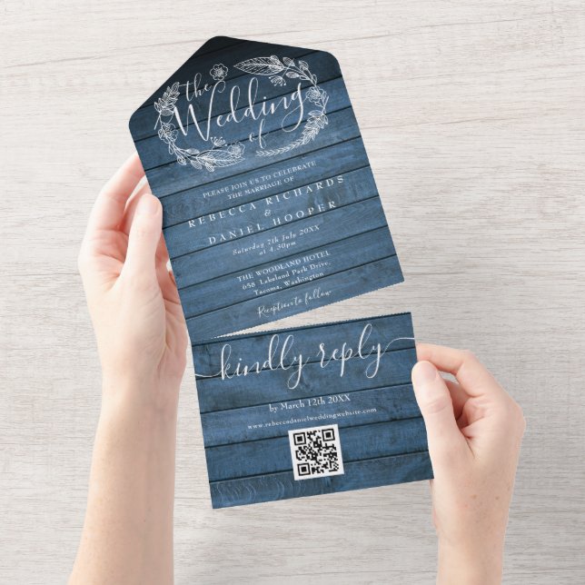 Invitation Tout En Un Bleu Rustique Grange Bois QR Code Floral Mariage (Déchirure)