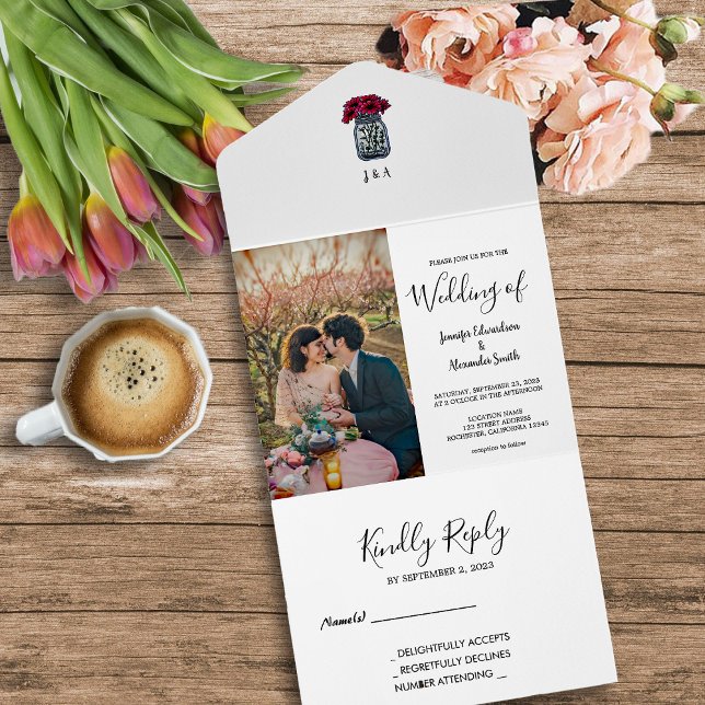 Invitation Tout En Un Camar de maçon rustique monogrammed Mariage photo (Rustic mason jar monogrammed photo wedding all in one invitation.)