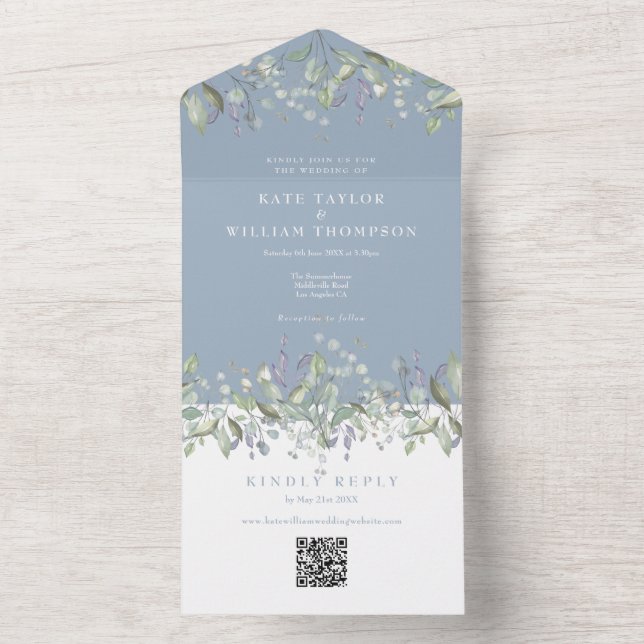 Invitation Tout En Un Code QR Monogramme Fleur de Lilas Bleu Poussiéreux (À l'intérieur)