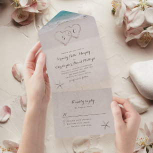 Invitation Tout En Un Coeurs dans le sable destination mariage plage