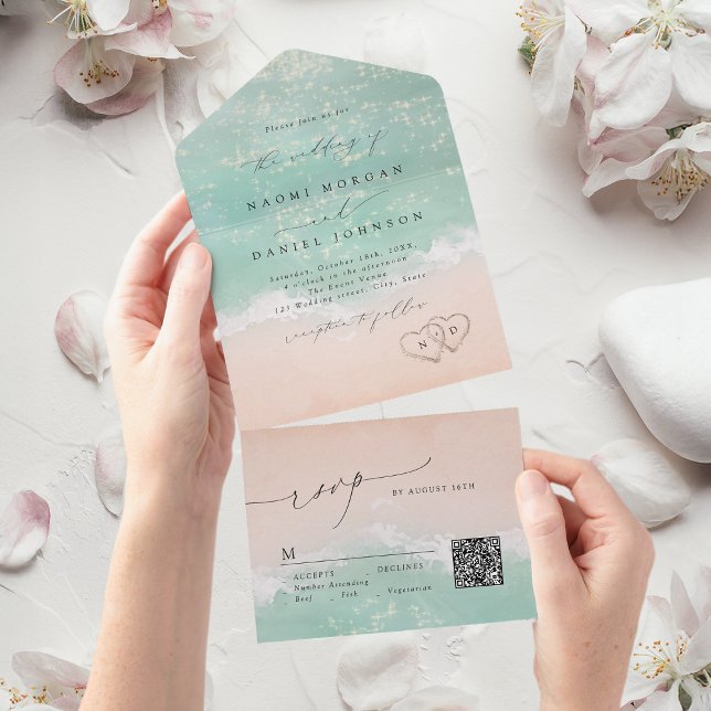 Invitation Tout En Un Coeurs de script moderne dans le sable Mariage de  (Modern Script Hearts in the sand Beach wedding All In One Invitation)