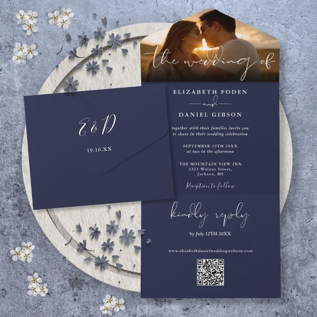 Invitation Tout En Un Elégant Marine moderne bleu QR Code Mariage Photo (Elegant Modern Navy Blue QR Code Wedding Photo All In One Invitation)