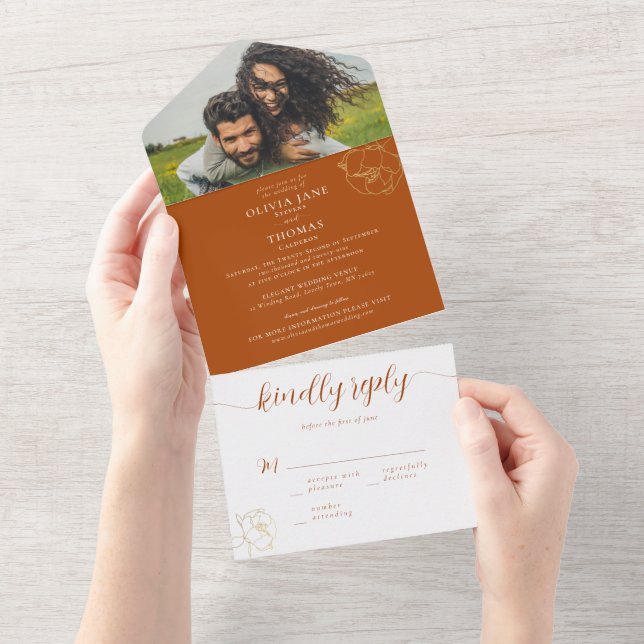 Invitation Tout En Un Elégant Moderne Rouge Or Floral photo mariage RSVP (Déchirure)