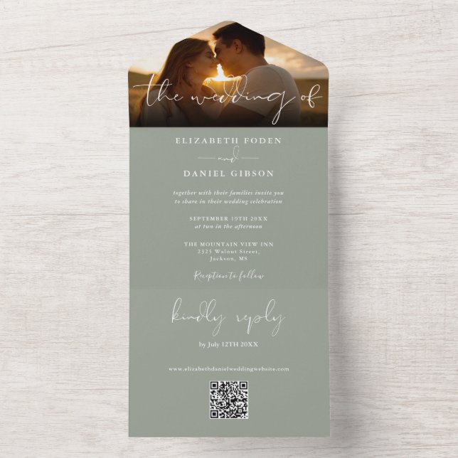 Invitation Tout En Un Élégant moderne Sage vert QR Code Mariage Photo (À l'intérieur)