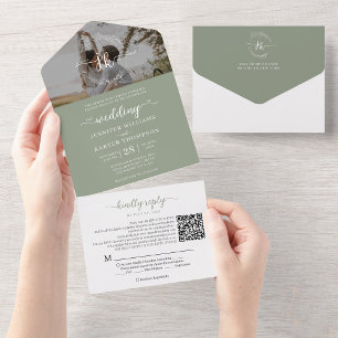 Invitation Tout En Un Élégant Sage Green Monogramme QR Code Mariage phot