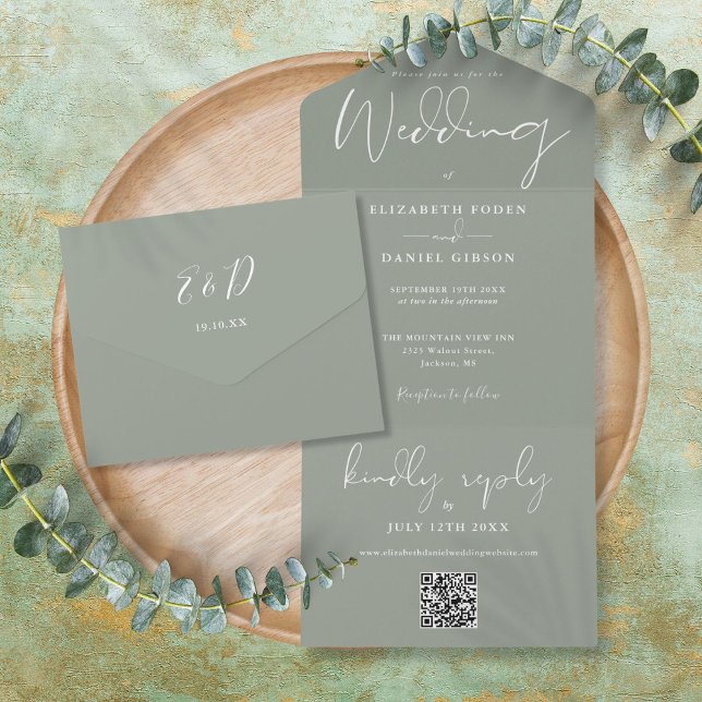 Invitation Tout En Un Élégant Sage Green QR Code Monogramme Mariage (Elegant Sage Green QR Code Monogram Wedding All In One Invitation)