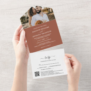 Invitation Tout En Un Élégant simple Terracotta 2 Photo Qr Code Mariage