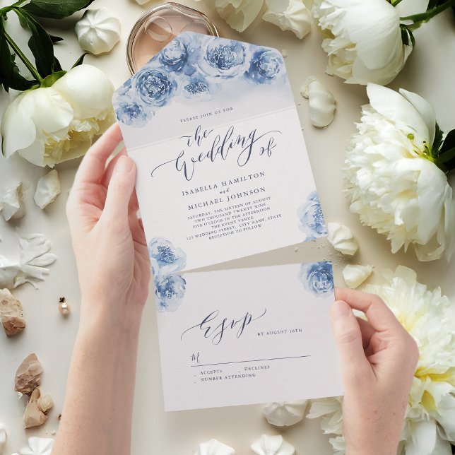 Invitation Tout En Un Élégante calligraphie mariage floral bleu poussiér (Elegant calligraphy dusty blue floral wedding all in one invitation)