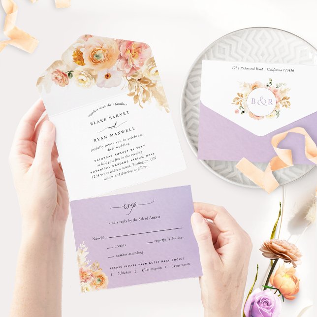 Invitation Tout En Un Elégante Pêche et Mariage floral pourpre avec RSVP (Créateur téléchargé)