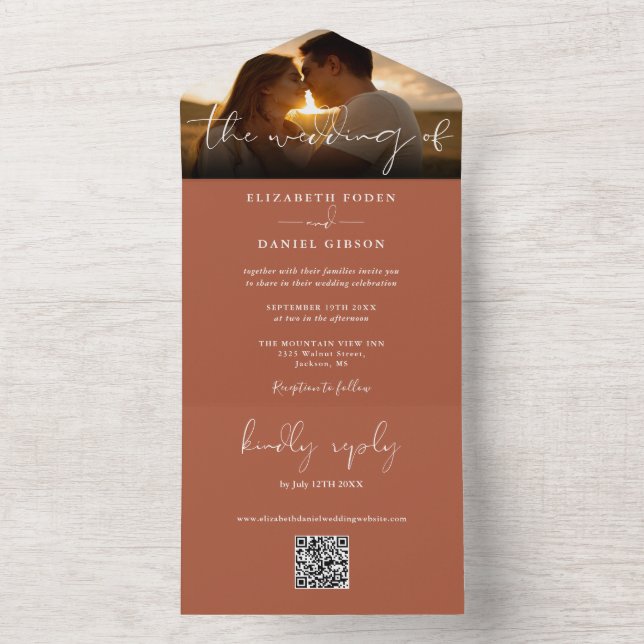 Invitation Tout En Un Élégante Terracotta moderne QR Code Mariage Photo (À l'intérieur)