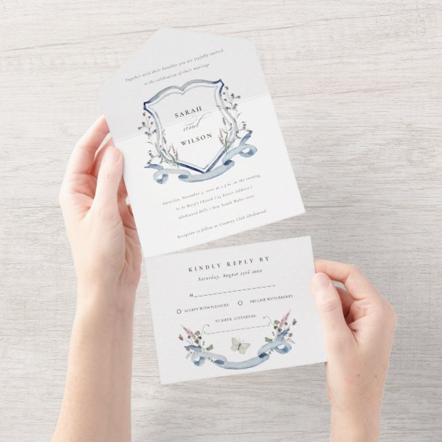 Invitation Tout En Un Fleur sauvage bleu Aquarelle Monogram Crest Mariag (Déchirure)