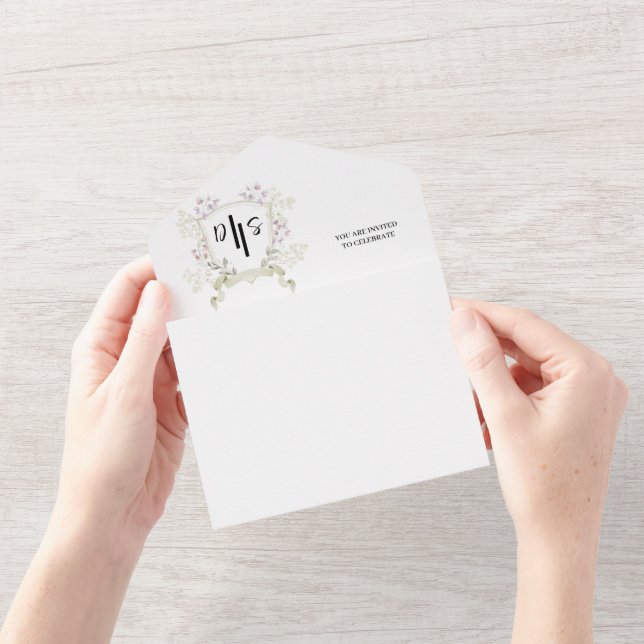 Invitation Tout En Un Fleur sauvage Dusky Monogram Crest Mariage (Ouverture)