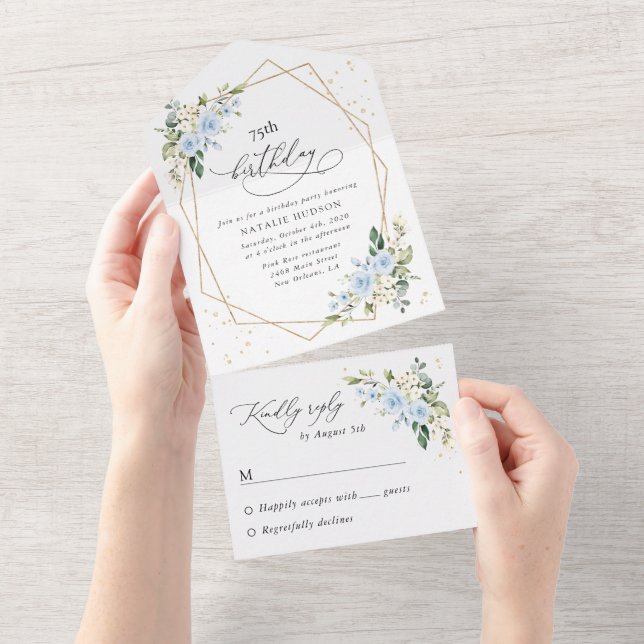 Invitation Tout En Un Fleurs bleues, Fleurs blanches, Verdure, Anniversa (Déchirure)