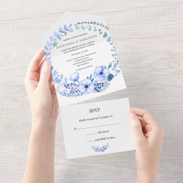 Invitation Tout En Un Fleurs bleues rustiques et Mariage de baies tout e (Déchirure)